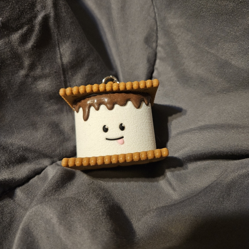 NWT Smores hand sanitizer holder